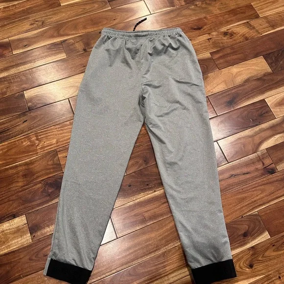 Spyder men’s silver gray small jogger pants small hole on leg - Picture 5 of 5